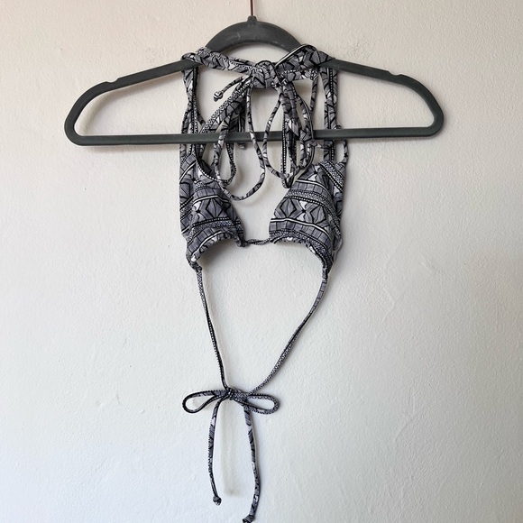 Issa de Mar black and white triangle tie bikini top - Picture 2 of 4